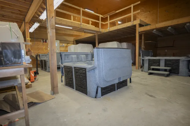Eco Spa E1 from the side with the cover lifter