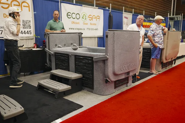 Full view of the Eco Spa E2 with its hard cover and steps