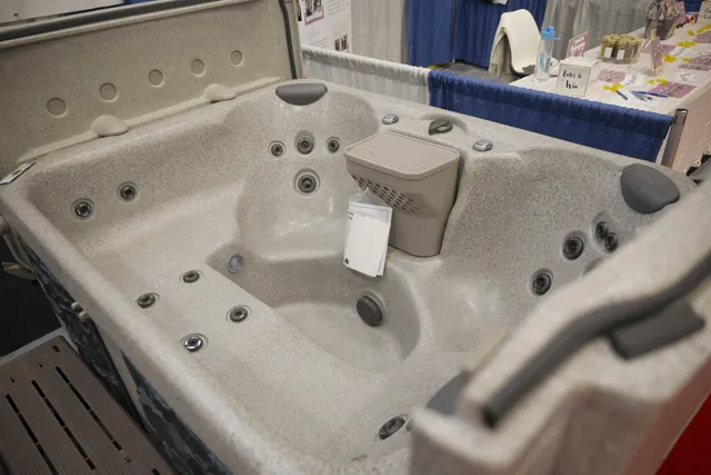 Eco Spa E3 contoured seats and jet layout