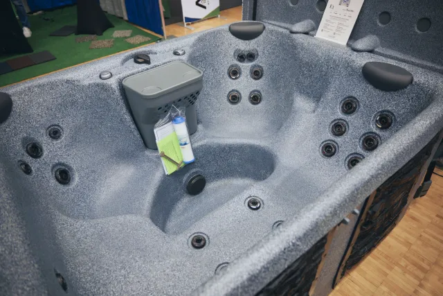 Eco Spa E3 hot tub in the showroom, photo 6