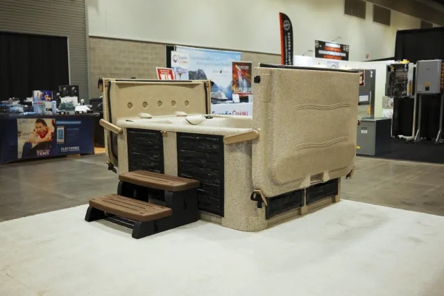 Full view of the Eco Spa E5 with its hard cover and steps